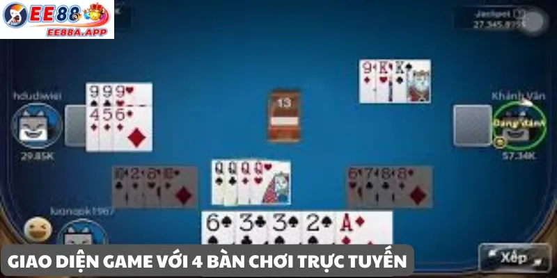 Giao diện game với bàn chơi 4 người trực tuyến